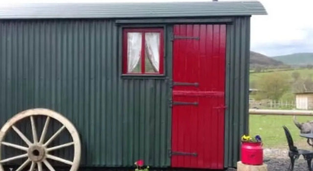Ruby Shepherds hut Sleeps 4, Забронировать Дом для отпуска Виллы Сноудония, Вилла