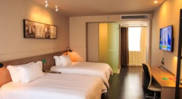 Jinjiang Inn Wuhan Guanggu Avenue Lingjie Road Branch, Prenota Hotel Wuhan Hubei