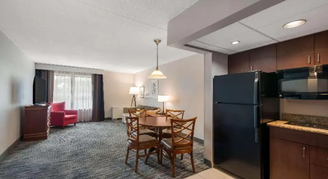 Четырёхместный номер Standard Country Inn & Suites by Radisson, Fredericksburg South (I-95), VA