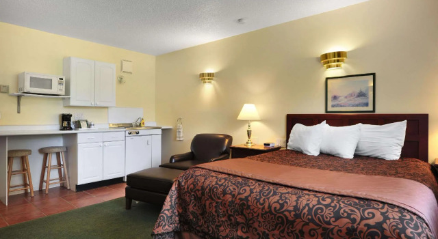 Люкс Deluxe Travelodge by Wyndham Simcoe