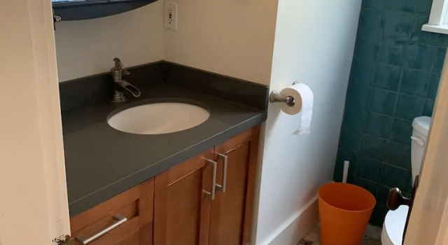 Номер Comfort West Point Grey Guest House  UBC