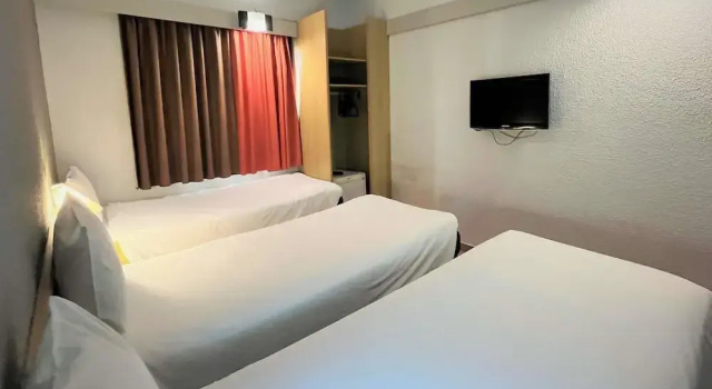 Трёхместный номер Standard ibis Santos Gonzaga Praia