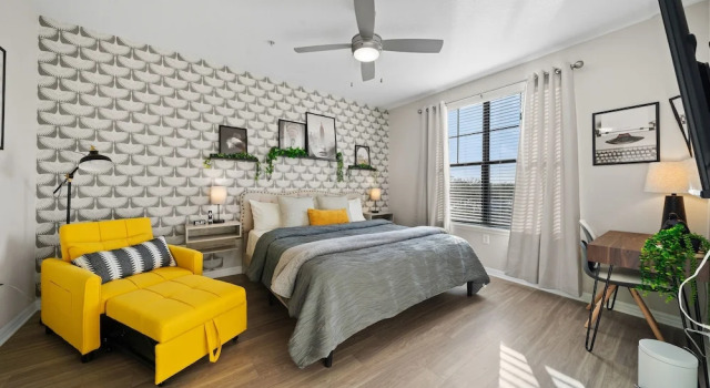 Stylish 2BR Corporate Stay Pool Balcony 2