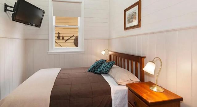 Royal Hotel Snake Valley, Book Hotel Snake Valley Goldfields