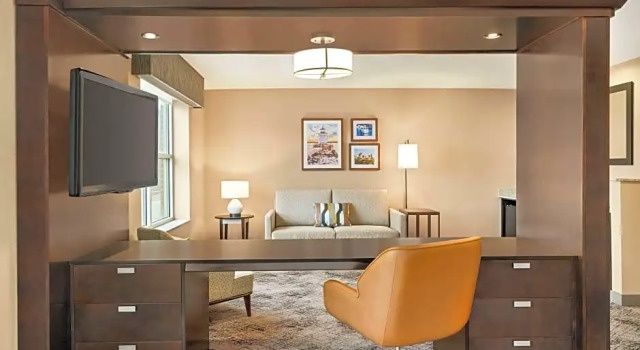 Двухместный люкс Accessible с видом на воду Hampton Inn Portland Downtown Waterfront