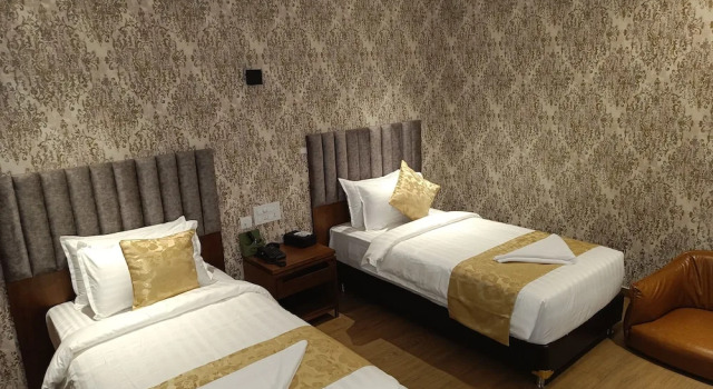 Четырёхместный люкс Luxury The Kings Park Grand-Near US Consulate