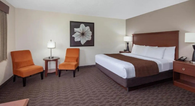 Люкс AmericInn by Wyndham Ironwood