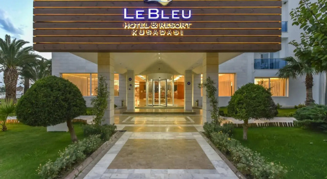 Le Bleu Hotel & Resort