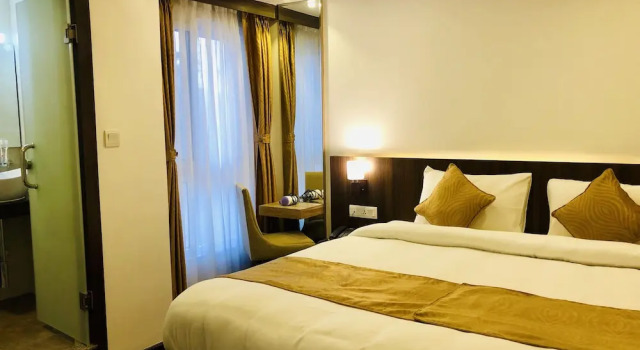 Полулюкс Hotel The Milestone