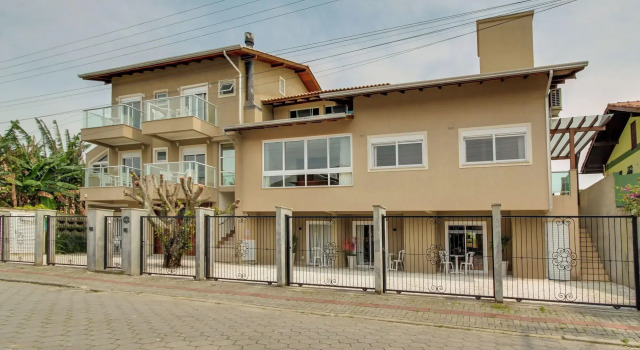 Residencial Casa Flora - Conforto no Coração de Bombinhas, Забронировать Отель Бомбиньяс Санта-Катарина, рядом с Пляж Sepultura