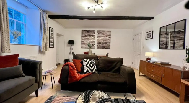 Апартаменты Superbly located 2 bedroom luxury apartment
