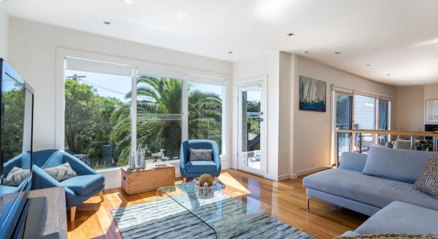 Коттедж с 4 комнатами Front Beach House