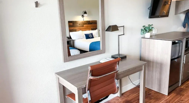 Четырёхместный номер Standard Pinemark Inn & Suites