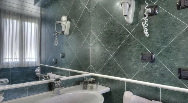 Полулюкс Central Park Hotel Modena