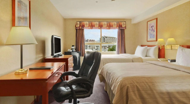 Четырёхместный номер Standard Days Inn by Wyndham Vancouver Airport