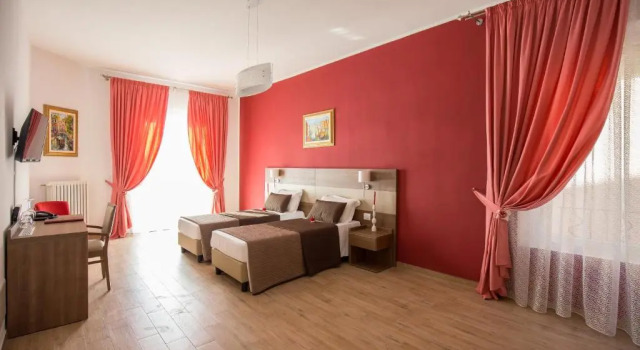 Трёхместный номер Standard с балконом Villa Cavour