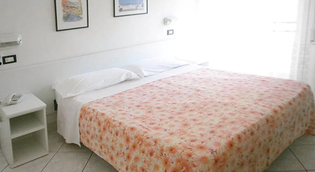 Hotel Ambassador Room Only - Self Check-in, Забронировать Отель Отели Каттолики с бассейном, рядом с Аквариум Le Navi, Бассейн
