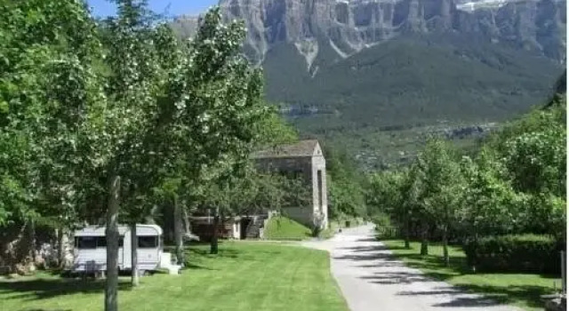 Camping- Bungalows San Antón, Rezervovat Hotel Torla Sobrarbe