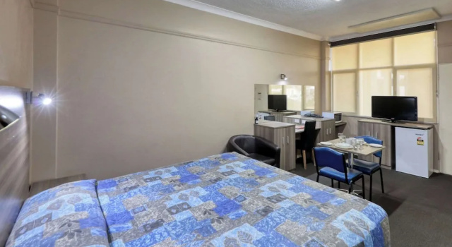 Трёхместный люкс Deluxe Comfort Inn Crystal Broken Hill