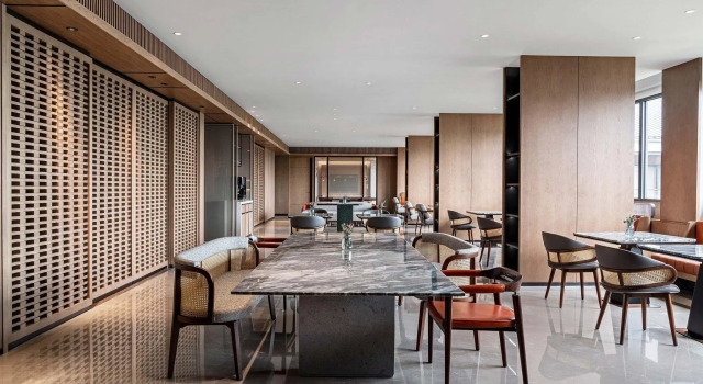 Двухместный люкс с балконом и с видом на сад The Westin Nanjing Resort & Spa