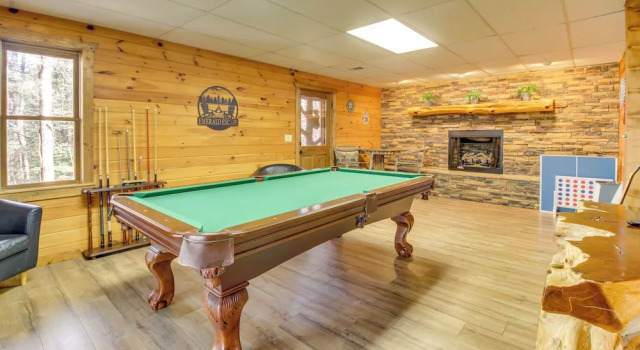 Secluded Cherry Log Cabin w/ Hot Tub + Swings!