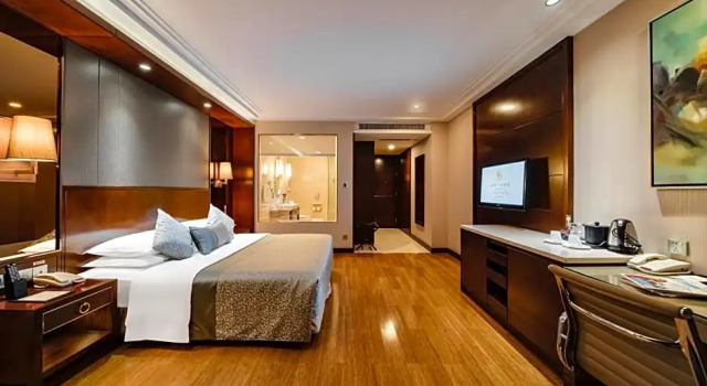 Номер Deluxe Golden Eagle Summit Hotel