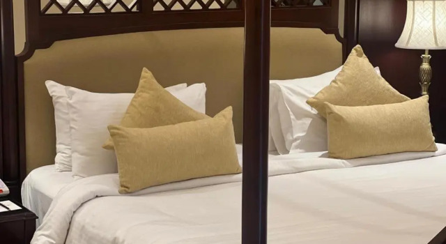 Люкс с балконом Royal Orchid Metropole Mysore