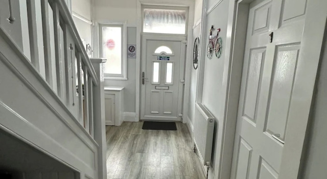 Quirky Oasis Queens, Забронировать Отель Отели Англии 3 звезды, 3*