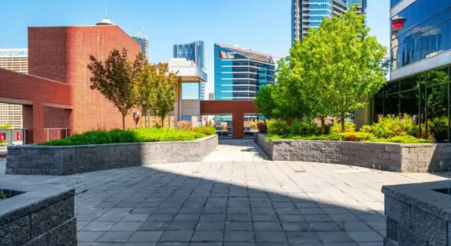 Modern DT Condo Balcony Parking Gym Hot Tub, Забронировать Отель Отели Калгари 4 звезды, рядом с Erlton - Stampede C Train, 4*