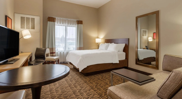 Студия-люкс Candlewood Suites Fargo South-Medical Center by IHG