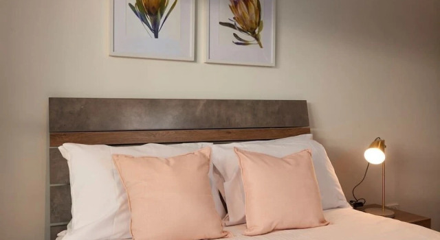 Cozy and Airy 1 Bedroom Flat, Book Hotel  