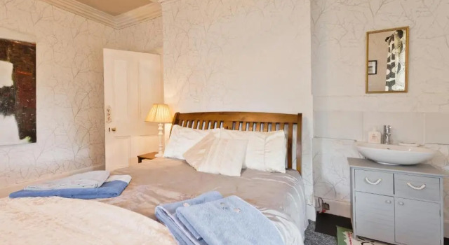 Номер Standard с видом на реку Ledville Castle