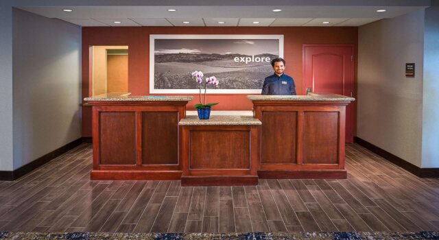 Hampton Inn & Suites Windsor-Sonoma Wine Country, Забронировать Отель Виндзор Wine Country - Northern California