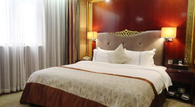 Qinjiang Hotel, Rezerwuj Hotel Hotele w Shenzhen z parkingiem, Parking