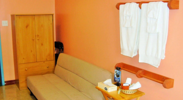 Auberge Internationale La Vieille École, Rezervovat Hostel Hotely v Sainte-Anne-des-Mont s parkováním, Parkování