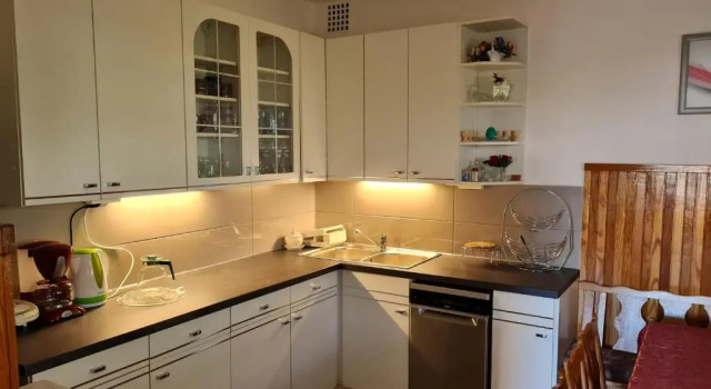 Gyöngyvirág Apartman Lenti, Book Lejlighed Hoteller i Western Transdanubia med parkering, Parkering