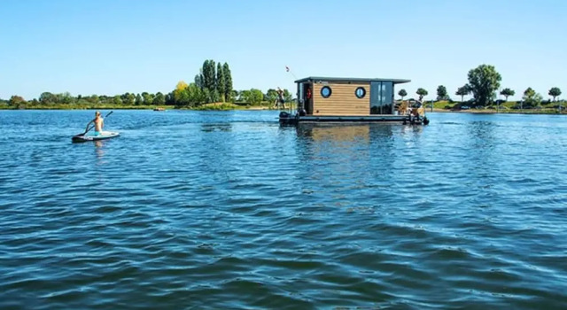 Коттедж Lovely Houseboat in Kinrooi With Terrace