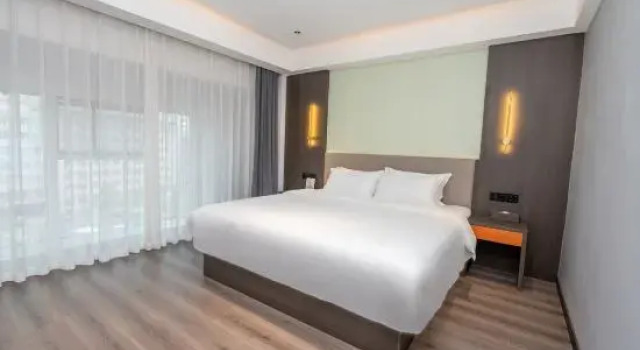 Люкс Business Yilai Hotel (Liling No. 1 Middle School No. 1 Riverside Scenic Area)