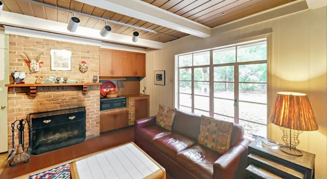 Light-Filled Charmer - 2 Br Home