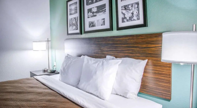Номер Standard Sleep Inn & Suites Center