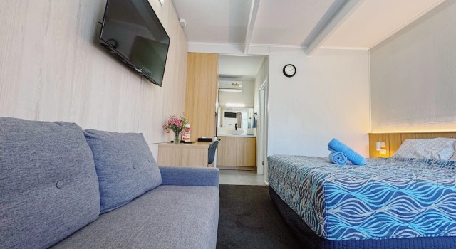 Четырёхместный номер Standard c 1 комнатой Seymour Motel