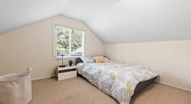Private park in a cozy home next to I-90 huge yard, Rezerwuj Hotel Mercer Island Waszyngton
