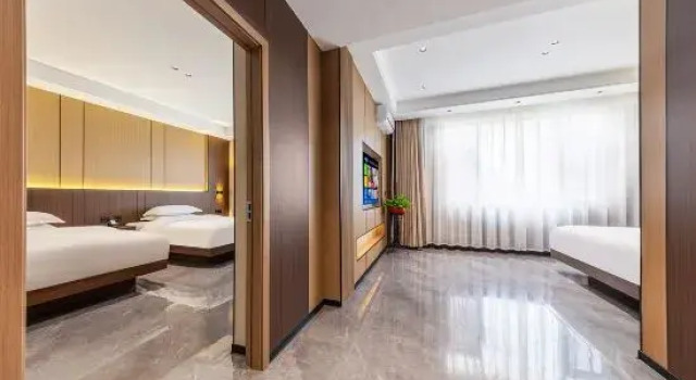 Трёхместный семейный люкс Мансарда Luchun Duma Hotel