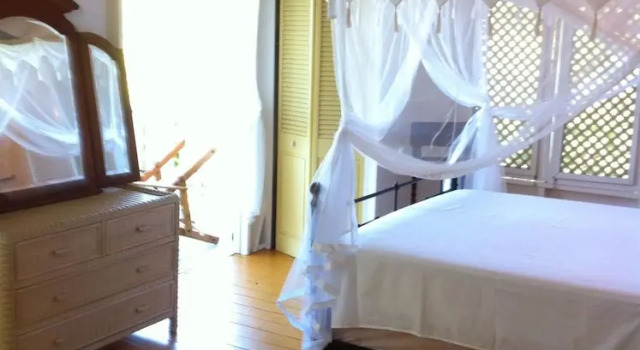 Двухместный коттедж Standard с балконом и с видом на сад Galley Bay Cottages