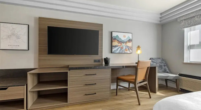 Четырёхместный номер Standard с видом на реку Best Western Potsdam University Park Inn
