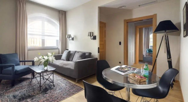 Апартаменты Business Relais & Châteaux Hotel Quadrille
