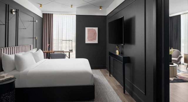 Полулюкс Renaissance Milwaukee West Hotel