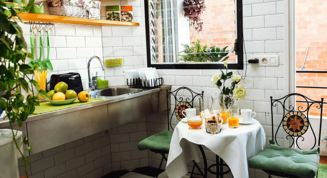 Rooms Hola BCN B & B, Забронировать Отель Сантс-Монжуик , рядом с Парк скульптур