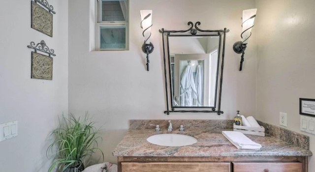 Апартаменты Bright Poway Studio w/ Shared Outdoor Pool!