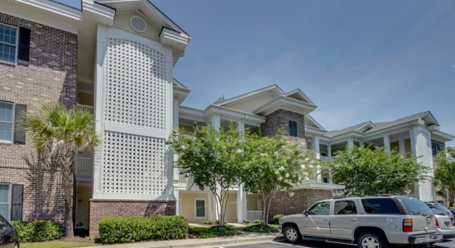 4809 Luster Leaf Circle Magnolia Pointe 202 2br 2ba 2 Bedroom Condo by RedAwning, Забронировать Апартаменты/квартира Отели Миртл-Бич с парковкой, рядом с PineHills Palmetto at Myrtlewood Golf Club, Парковка